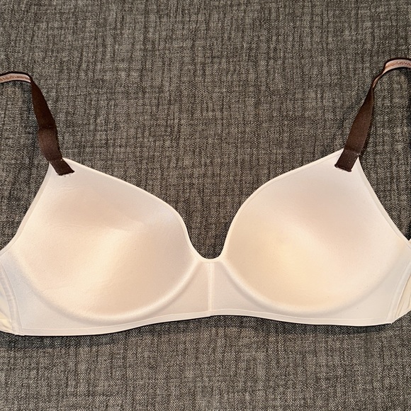 Victoria’s Secret Bra 32DDD - Picture 2 of 4